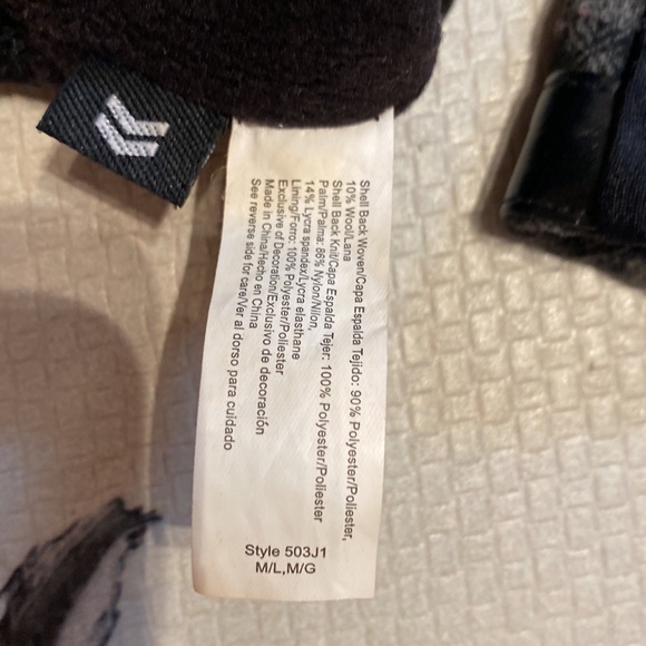 Womens Isotoner lined tech gloves! Beautiful Black/Gray Check🔥Like New🔥MED/LG - Picture 3 of 9